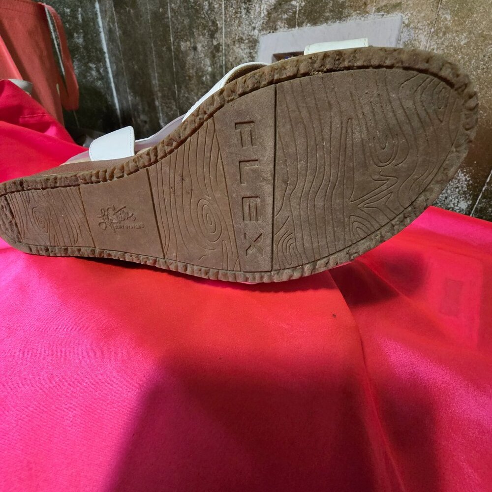 Shoes - Picture 5 of 6